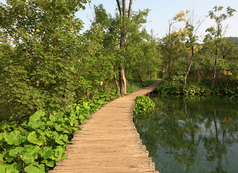 houten pad over Plitvice meren