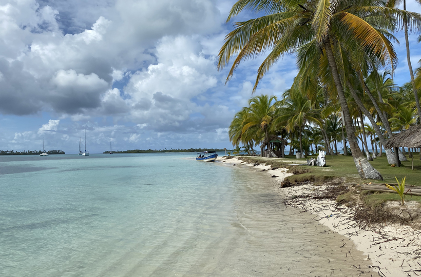 zeilschepen aan Dutch Cays in San Blas