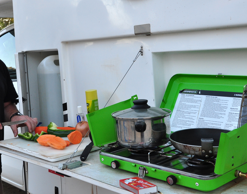 buiten koken aan camper in western australia