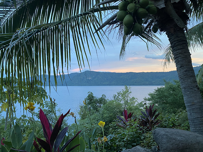 golden hour laguna de apoyo