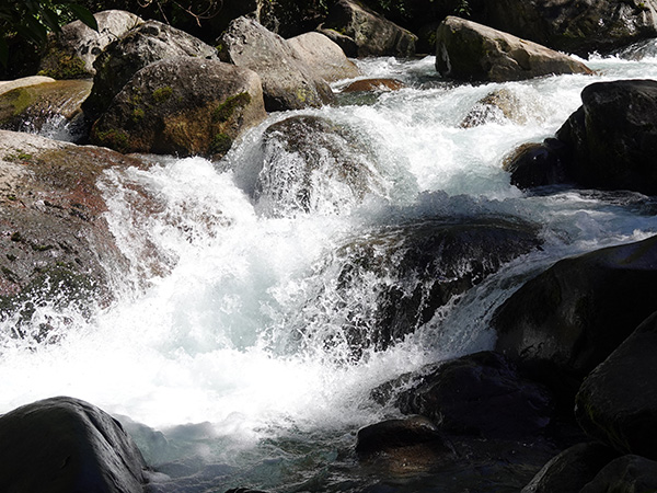 rio chirripo bulderend water